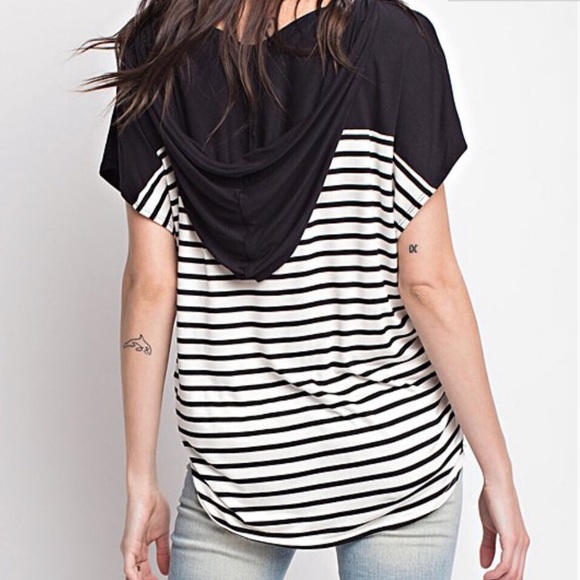😍NWT Black & White Stripe Knot Top with Hood - Picture 2 of 2